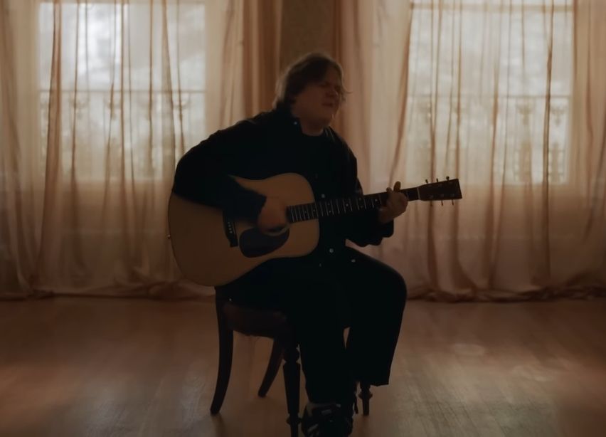 Lewis Capaldi - Survive