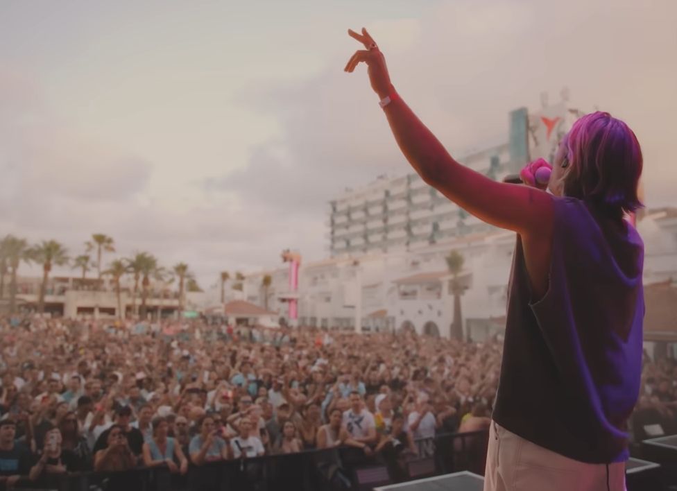 Armin van Buuren feat. JAI RYU - Let It Be For Love