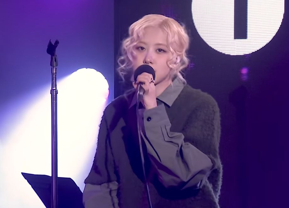 ROSÉ - Last Christmas (Wham! Cover) in the Radio 1 Live Lounge