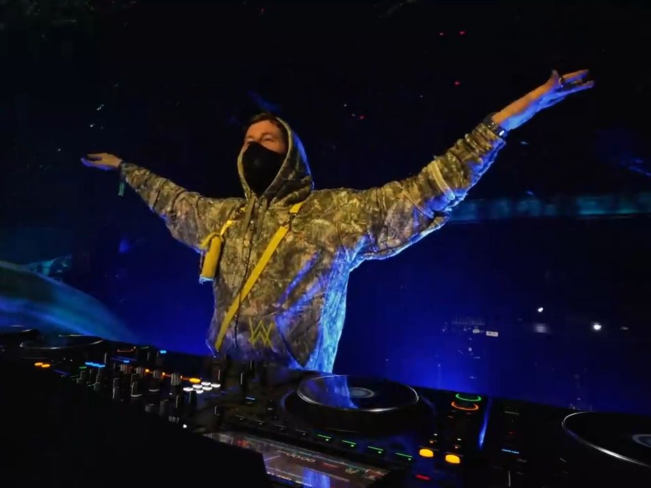 Alan Walker, Elley Duhé - Moonshine