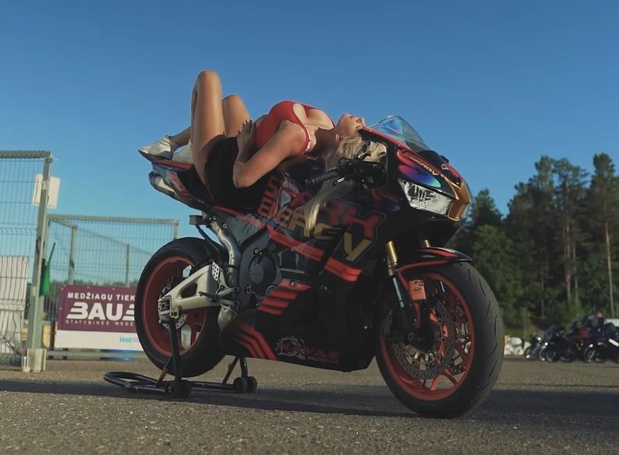 One Twin - Doesn't Matter