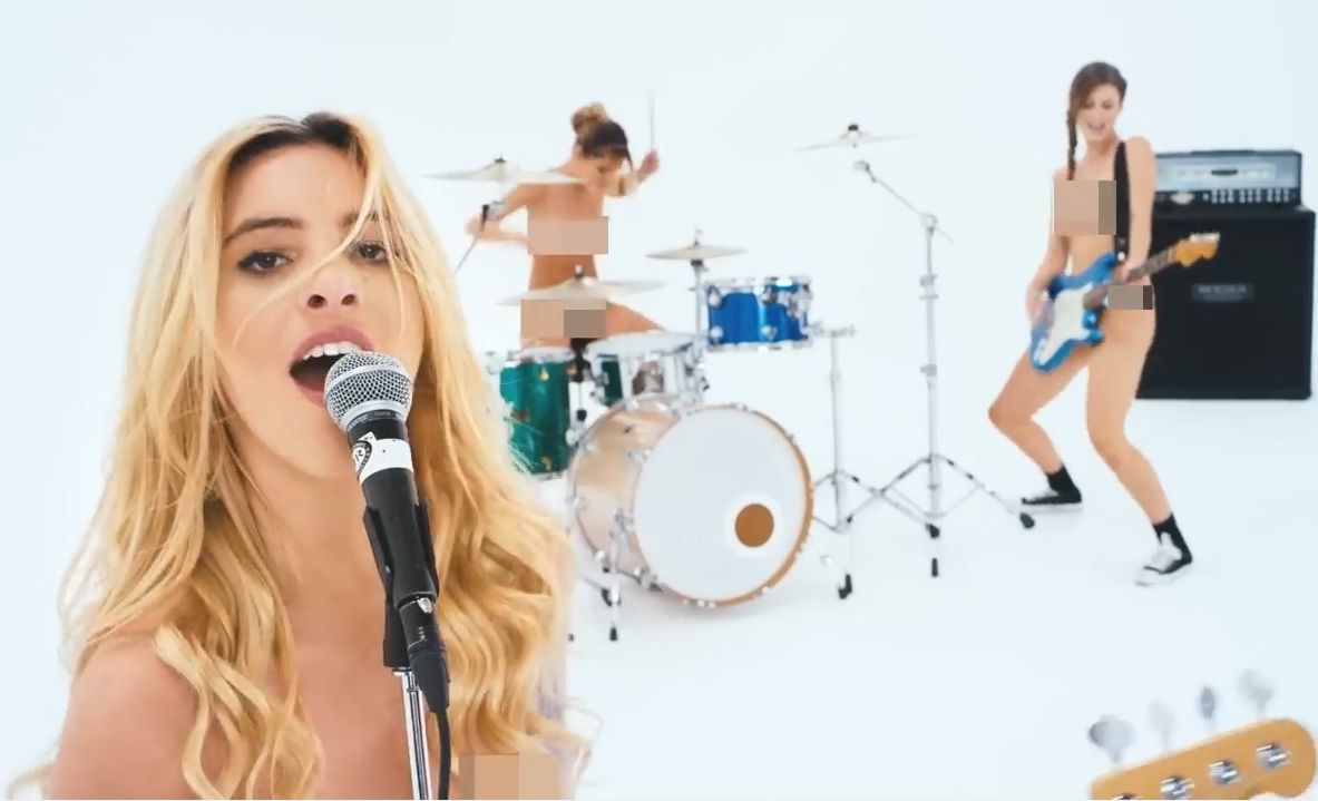 blink-182 - She's Out Of Her Mind