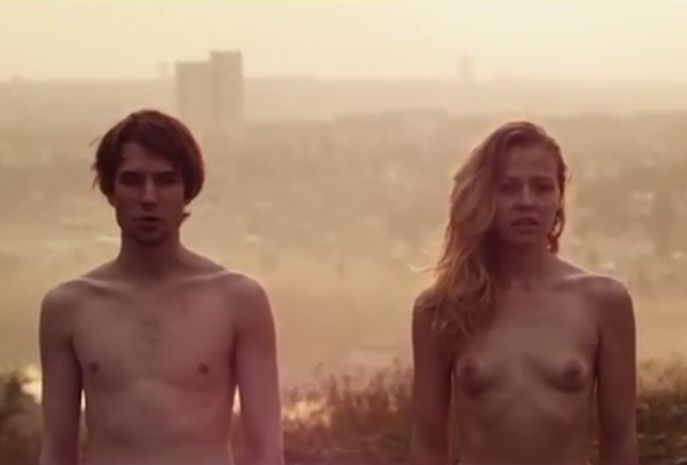 27 - NAD KOLÍBKOU SVÍTÁ (uncensored)